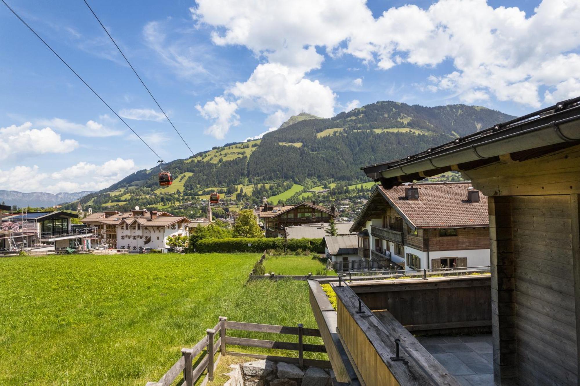 Ski-in-ski-out Asten By Alpine Host Helpers Apartment *